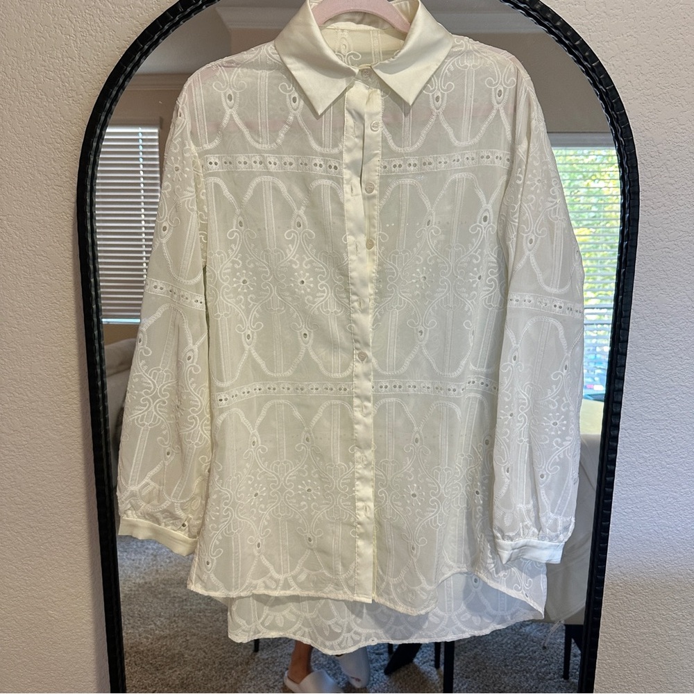 Elegant White Lace Blouse size S